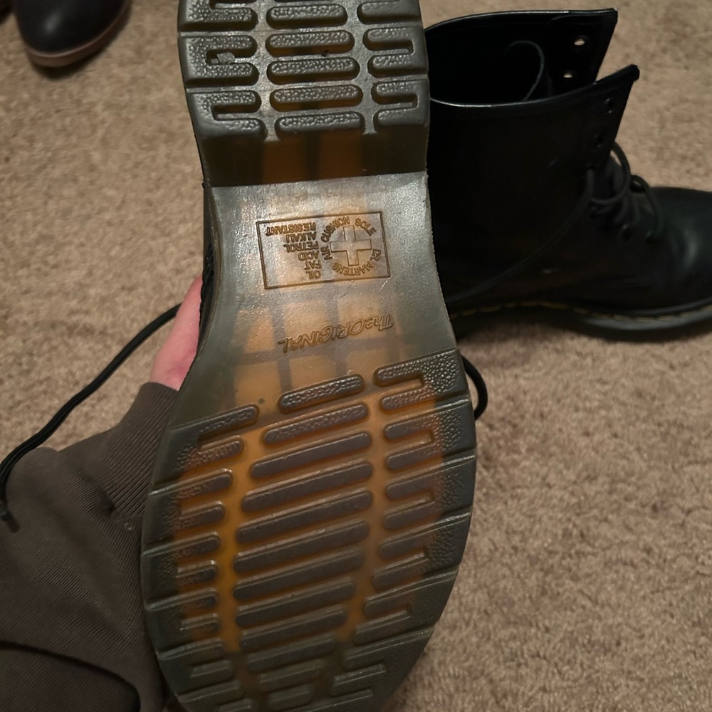 Doc Martens 1460- used but in great condition. Size 7 - Picture 6 of 6